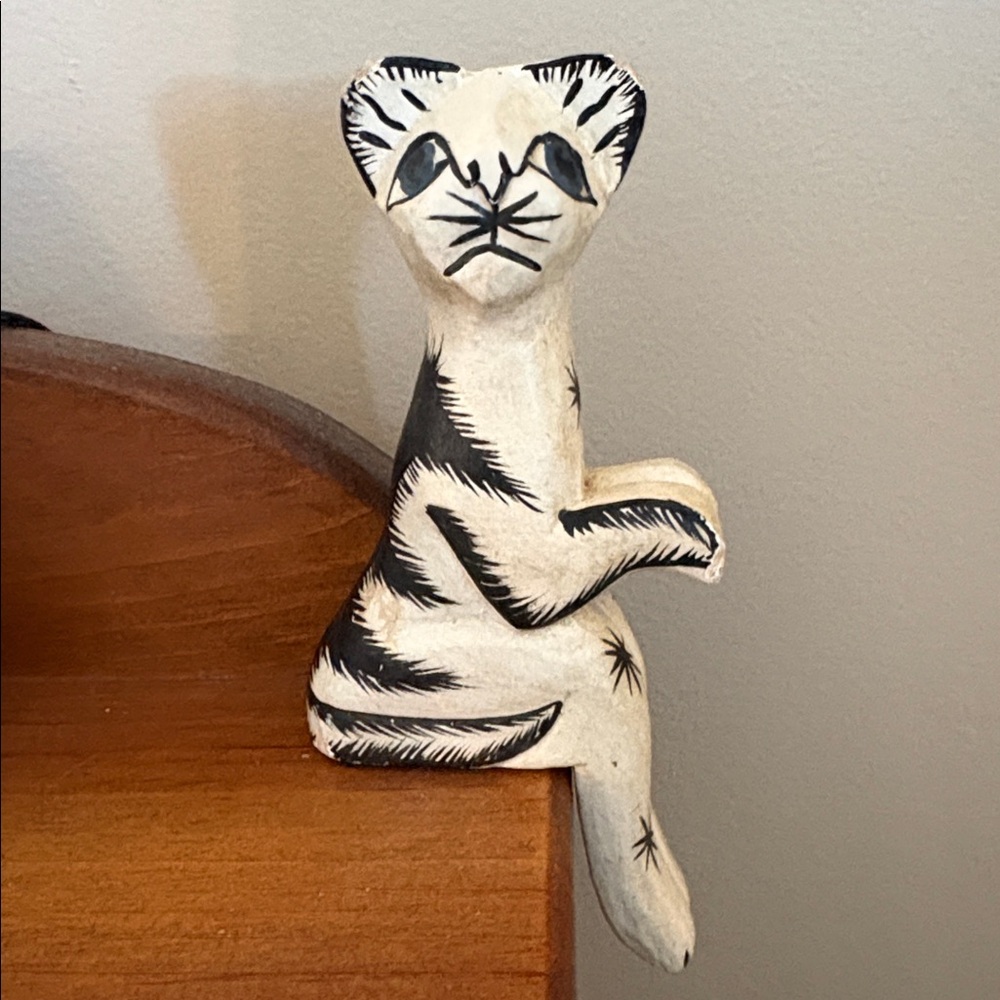 Vintage Hand-Carved Wooden Shelf Sitter Cat Folk Art Tiger Cat Cottagecore